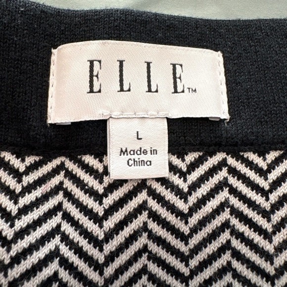 Houndstooth pattern sweater skirt! Very, very cute and comfy! - Picture 3 of 3